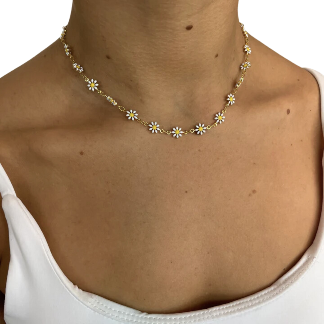 Daisy White Necklace