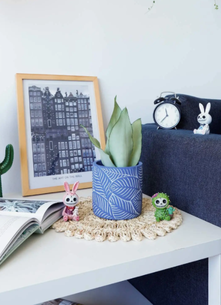 Blue Vintage Leaf Cement Pot