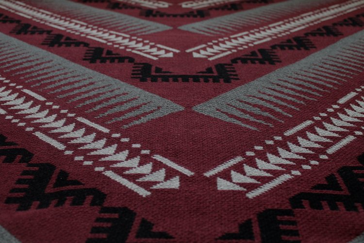 Phoenix Cabernet/Black/Dove/Pewter Throw