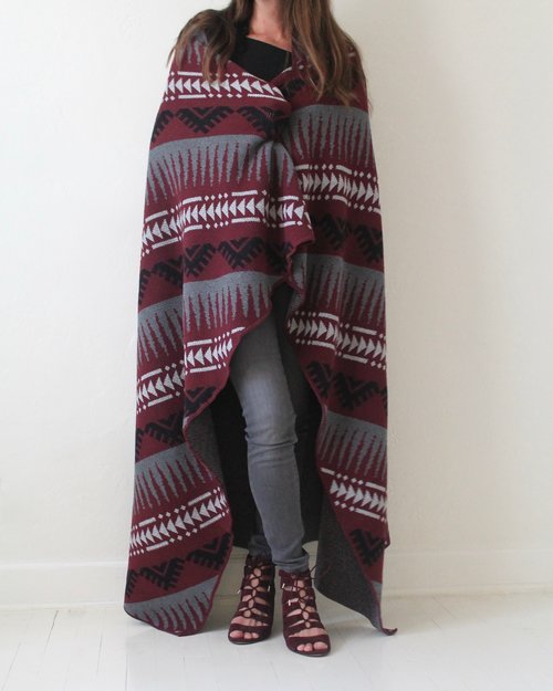 Phoenix Cabernet/Black/Dove/Pewter Throw