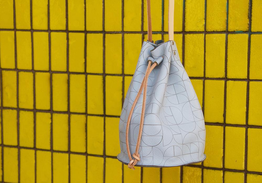QUARTER BUCKET BAG