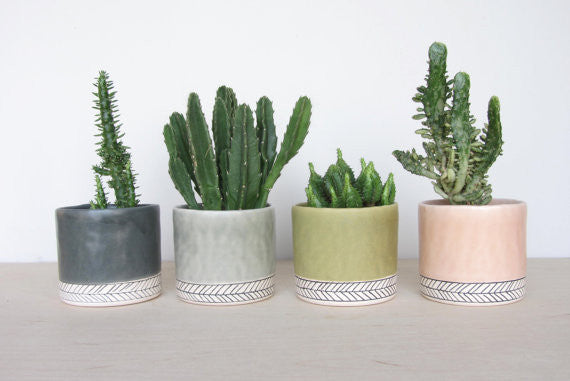 Small Round Herringbone Pinched Planter